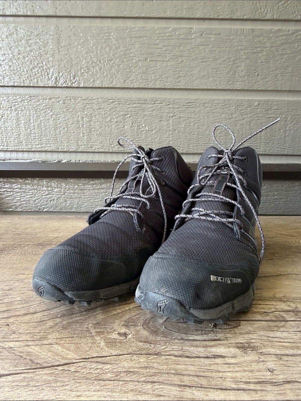 INOV 8 Gore-Tex Men’s Black Trail Sneakers - Lightweight Lace-Up size 11.5